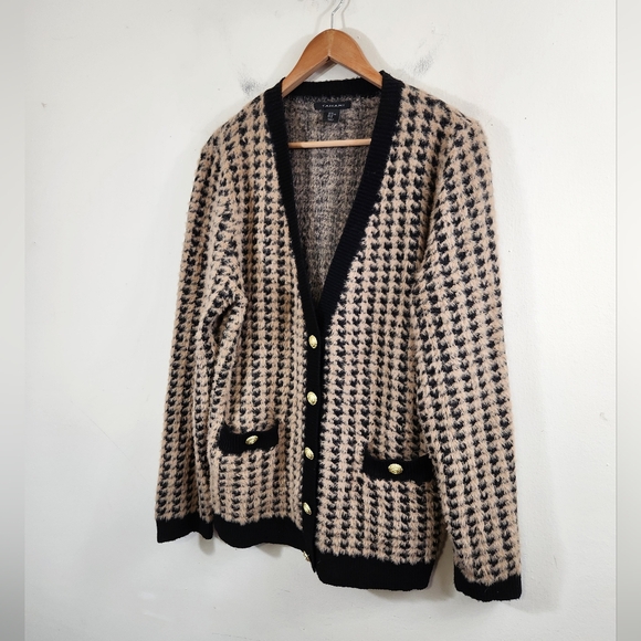 Tahari Sweaters - Tahari Black and Tan Checkered Cardigan